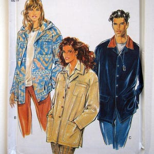 Może przedstawiać: Wzór do szycia New Look w stylu vintage z ilustracjami trzech różnych modeli kurtek. Wzór zawiera rozmiary S-XXL. Kurtki są w różnych kolorach, w tym niebieskim, beżowym i granatowym. Tekst "NEW LOOK" znajduje się na górze.