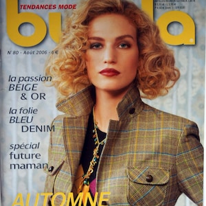 Puede incluir: Un juego de tres tazas de cerámica con un acabado mate moteado. Las tazas son de color crema, marrón claro y marrón oscuro. Cada taza tiene un diseño simple y minimalista y un asa redondeada.