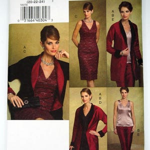 Peut inclure: Un patron de couture intitulé "five easy pieces" avec le numéro V8170. Le patron présente des images d'une femme portant diverses tenues, dont une robe rouge, une veste rouge avec des bordures noires et un haut et un pantalon en satin. La taille est G (20-22-24).