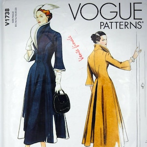 May include: Vogue Patterns V1738 sewing pattern showing two vintage coat designs. One coat is navy blue with white trim, the other is mustard yellow. The pattern is a reissue from circa 1948. The text "Vente finale" is visible.