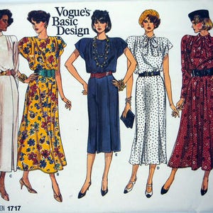 Op de afbeelding: Vogue's Basic Design naaipatroon 1717 met vijf vintage jurk ontwerpen. De jurken zijn onder meer een witte jurk met lange mouwen, een gele bloemenjurk, een marineblauwe jurk, een witte polkadotjurk en een rode bloemenjurk.