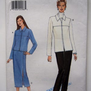Puede incluir: Un patrón de costura Very Easy Very Vogue con ilustraciones de diseños de ropa de mujer. El patrón incluye un traje de falda de estilo denim azul y una chaqueta blanca con pantalones negros. El tamaño del patrón es 8-10-12.