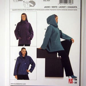 Op de afbeelding: Een naaipatroon voor een jas met capuchon. Het patroon is voor maten 18 tot 32. Het patroon heet "Burda 7708" en is voor een jas, veste, jas of chaqueta. Het patroon bevat naad- en zoomtoeslagen.