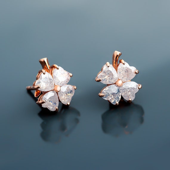 Orecchini a quadrifoglio bianchi, orecchini in oro rosa da donna, argento sterling 925, piccole borchie bianche, gioielli di San Patrizio, orecchini portafortuna - Italia