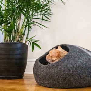 Mau Felt Wool Cave, Modern Cat Bed, Cat Cave Bed, Modern Cat Cave, Cat Lover Gift, Felt Cave, Cave for Large Cats, Cat Beds, Stylish Charcoal Gray