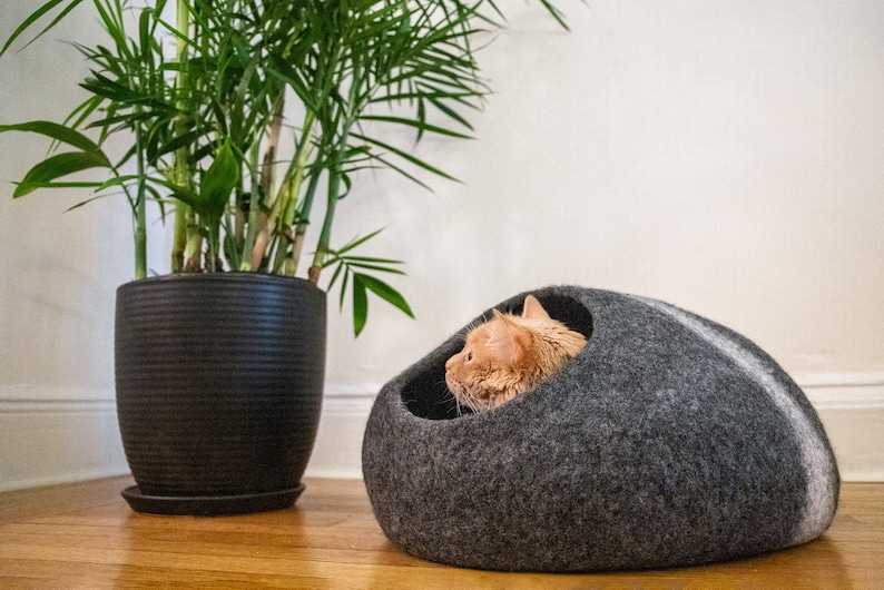 Mau Felt Wool Cave, Modern Cat Bed, Cat Cave Bed, Modern Cat Cave, Cat Lover Gift, Felt Cave, Cave for Large Cats, Cat Beds, Stylish Charcoal Gray