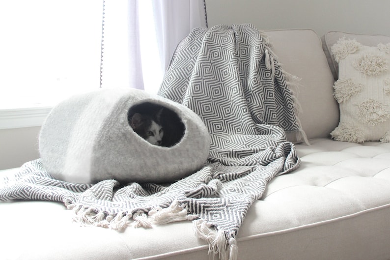 Mau Felt Wool Cave, Modern Cat Bed, Cat Cave Bed, Modern Cat Cave, Cat Lover Gift, Felt Cave, Cave for Large Cats, Cat Beds, Stylish Light Gray