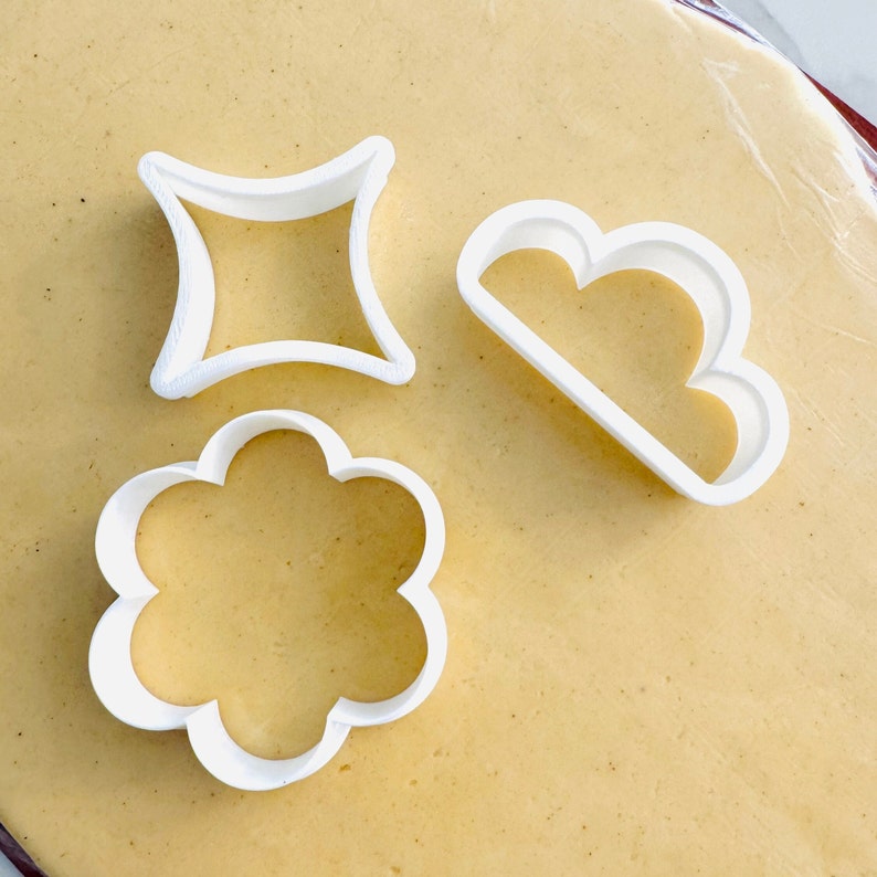 Spring Tulip Cookie Cutter / Simple Flower Cookie Cutter / 3D Printed PLA Cookie Fondant Cutter image 2