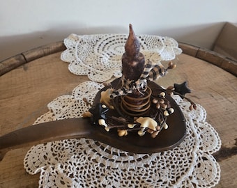 Primitive farmhouse candle holder with pipberry candle ring and grubby led candle