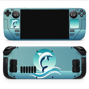 Puede incluir: Una piel de consola de juegos azul y negra con un delfín saltando fuera del agua. La piel tiene un fondo azul con un delfín blanco y olas. La consola es un dispositivo portátil con botones y una pantalla.