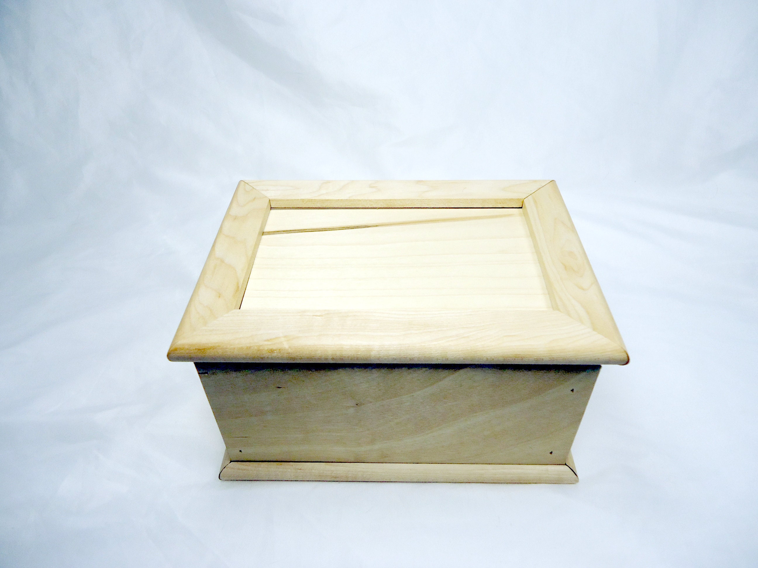 Wooden Trading Card Deck Box | Includes 18 Removable Dividers | Space for  Game Mat & Cards | Handmade (Box Shown in Maple)