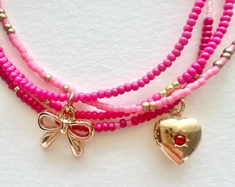 Conjunto de pulsera de cuentas rosas con dijes