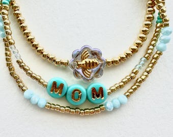Conjunto de pulseras para mamá en oro y verde azulado