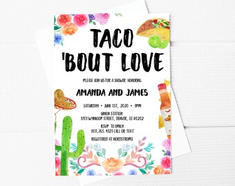 Può includere: Un invito colorato per una festa di addio al nubilato con il testo "Taco 'Bout Love" e un'illustrazione ad acquerello di un cactus, fiori, un sombrero, un taco e una bottiglia di salsa piccante.