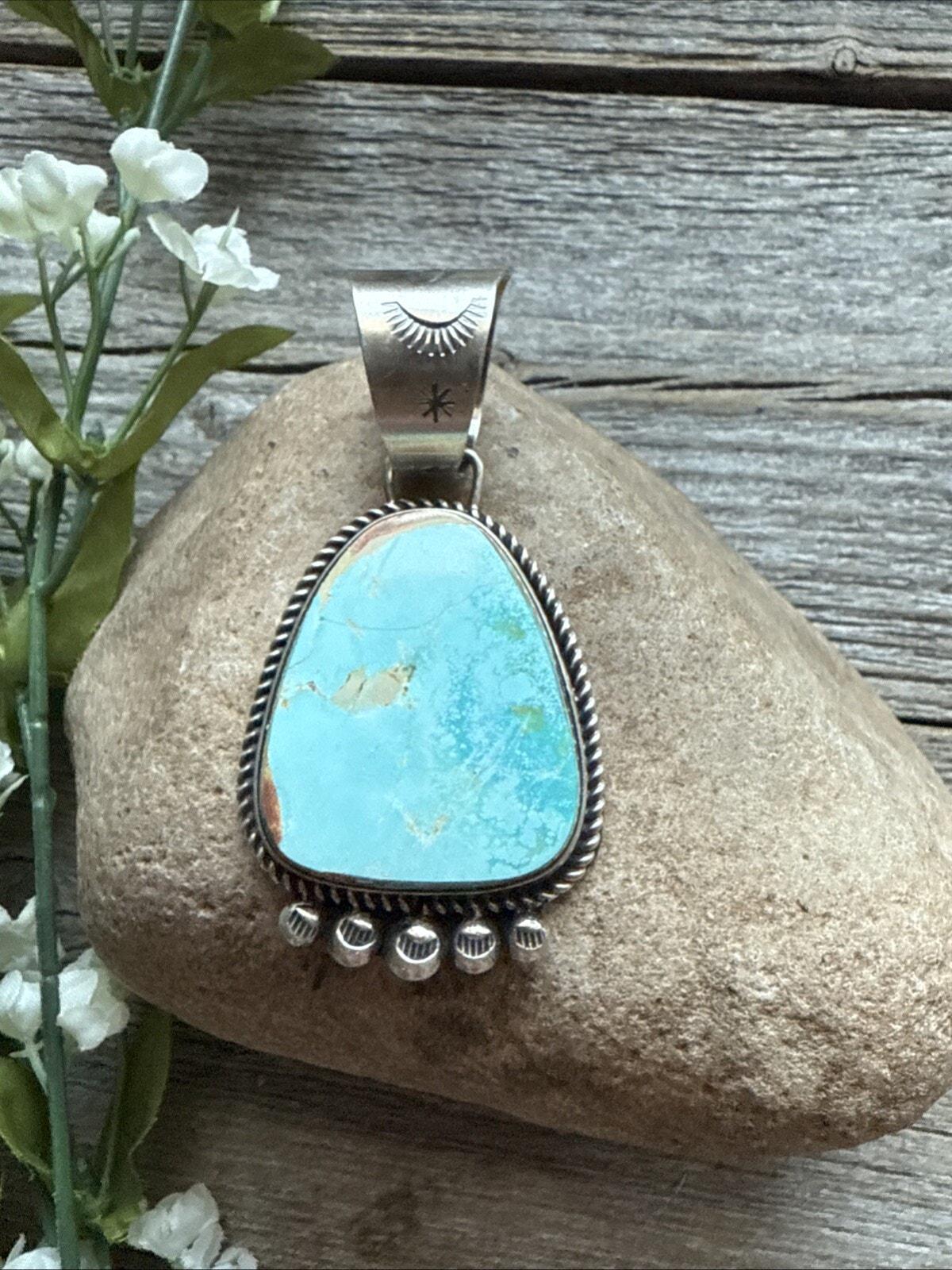 ナバホ族ロイストンターコイズSTERLING シルバー ペンダント ナバホ族スターリングシルバー製ブルーロイストンターコイズペンダント