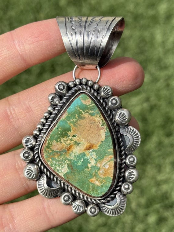 ナバホ族スターリングシルバー製グリーンロイストンターコイズ