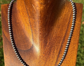 4 mm sydvästra pärlhalsband i 925 sterlingsilver "Navajo-stil"