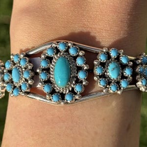 Pulsera de plata de ley con racimo de turquesas de los nativos navajos, Nathaniel Kirly