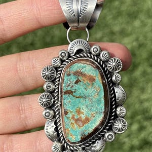 ネックレス・ペンダント Vintage Stamp Work Pendant (Navajo) Navajo Sterling Silver Royston Turquoise Pendant. K Yazzie. Gift
