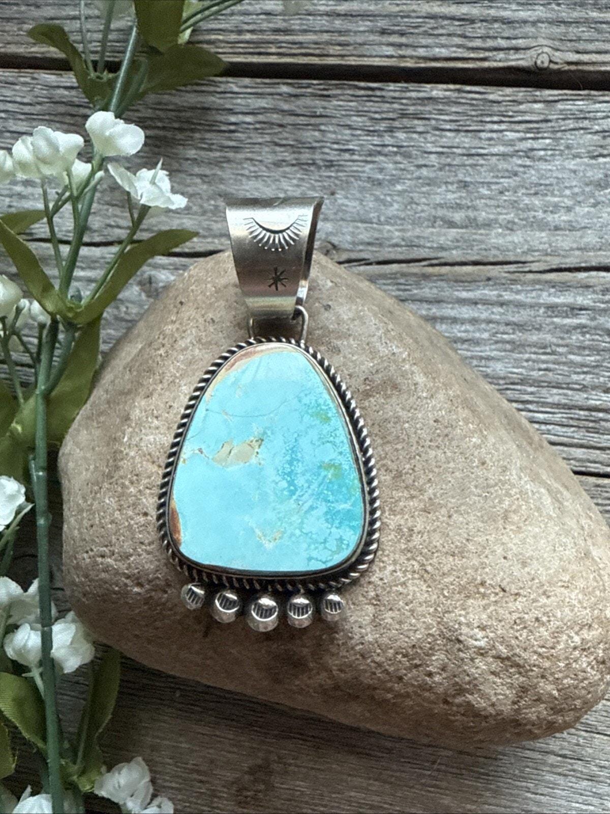 ナバホ族スターリングシルバー製ブルーロイストンターコイズペンダント