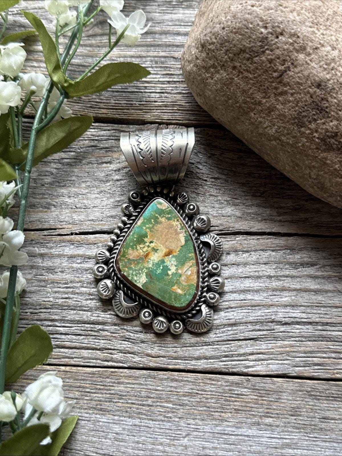 ナバホ族スターリングシルバー製グリーンロイストンターコイズ