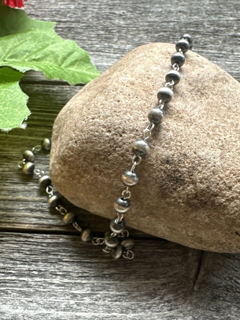 Halsband i sydvästligt 925 sterlingsilver med 6 mm pärlor och rosenkranspärlor. bild 3