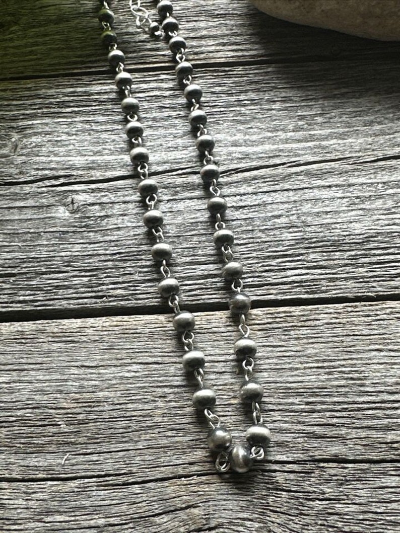 Halsband i sydvästligt 925 sterlingsilver med 6 mm pärlor och rosenkranspärlor. bild 4