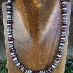 Collana con perline di ostrica spinosa viola in argento sterling del sud-ovest. 18 pollici. Regalo