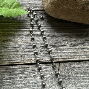 Halsband i sydvästligt 925 sterlingsilver med 6 mm pärlor och rosenkranspärlor. bild 7