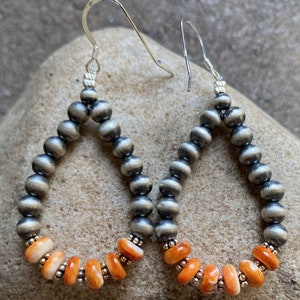 Sterling Silber Spiny Oyster W Pearls Bead Loop Ohrringe.