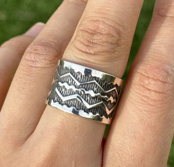Sunshine Reeves 925 Sterling Silver Stamped Ring. Navajo Size 7.5