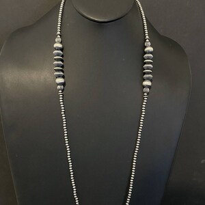 Collana lunga con perle in argento sterling da 34 pollici.