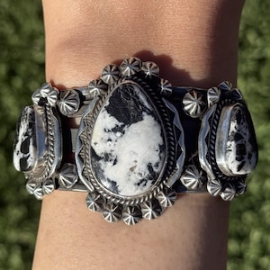 Brazalete Navajo de Plata Esterlina con Turquesa de Búfalo Blanco J Nelson