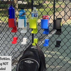 Flaschenhalter + Haken für Sporttasche Baseball, Pickleball, Softball, Tennis, Fußball, Football, Leichtathletik, Band und Outdoor-Sportarten. Zahnrad schützen