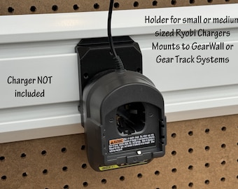 Hållare för små till medelstora Ryobi-laddare för Gladiator GearWall- eller GearTrack-system | Garage-, verkstads-, mancave- eller she-shed-organisation