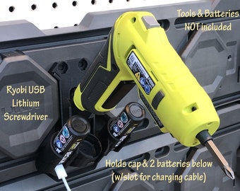 Ryobi USB Lithium-Werkzeughalter mit 2 Batterieschächten für Pinnwände, Pegboard * oder Ryobi Link-Wandschienen für Werkstatt- oder Ladenorganisation