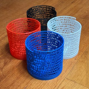 3D gedruckte Pi Tasse Schule Lehrer Mathe Geschenk. 7,5cm hoch. PLA Kunststoff Bleistift Stifte Halter Büro Schreibtisch Geschenk