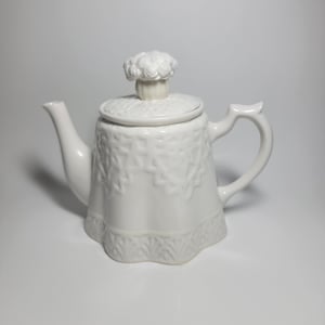 Butler&#39;s Pantry by Lenox Figural Teapot & Lid.