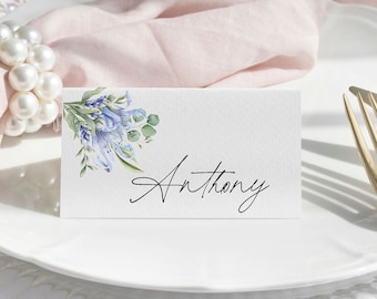 Tarjetas de mesa impresas para boda, Tarjetas de mesa plegadas para invitados de recepción, Etiquetas de mesa florales azules con nombres para novios, Decoración de mesa