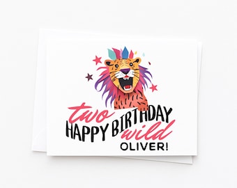 Tarjeta de felicitación personalizada para segundo cumpleaños con temática de safari salvaje, tarjeta de cumpleaños con diseño de león en un zoológico de safari con nombre añadido.