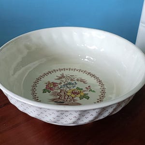 Very pretty Royal Doulton Grantham serving dish