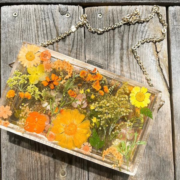 Genuine flower resin clutch purse