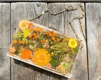 Genuine flower resin clutch purse