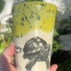 Handmade Turtle Ceramic Travel Mug | Tortoise Stoneware Sipper with Flowers | Green Glaze Pottery Cup | Nature Lover Gift | Artisan tumbler