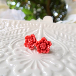 Japanese flower strawberry lobe earrings. Made in Italy
