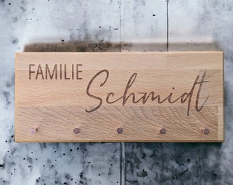 Schlüsselbrett Buche mit Kartenhalter - Motiv "Familie mit individuellem Namen"