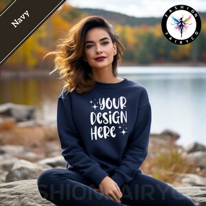 Granatowy Gildan18000 Mockup, Jesienna granatowa bluza z okrągłym dekoltem, Jesienny granatowy sweter Gildan18000, Printify Canva Ready