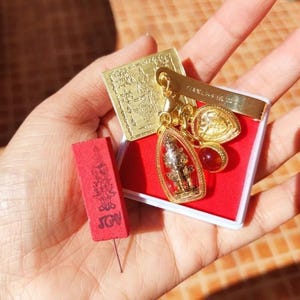 Set of 5 Lucky Amulet Wealth Pendants Thao Wessuwan Attract Money Luck