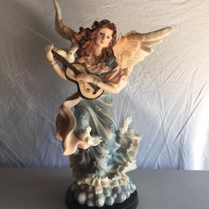 Gorgeous Vintage Angel figurine #701