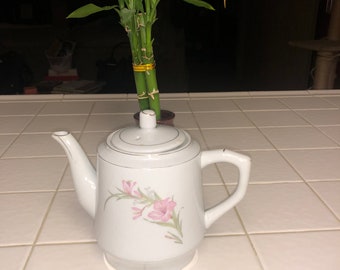 Elegant vintage teapot #511